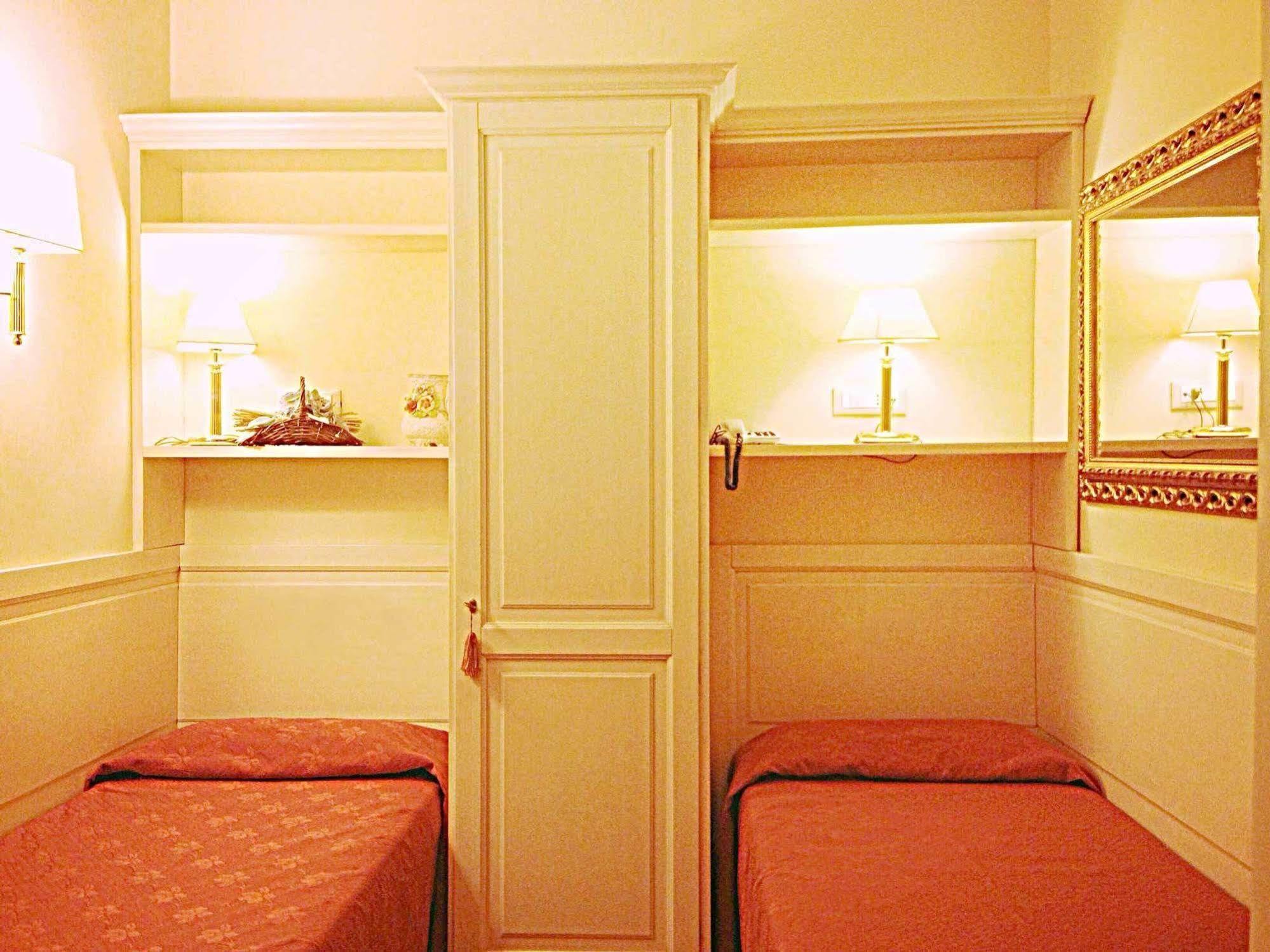 로마 레지덴차 도미치아노 B&B 외부 사진